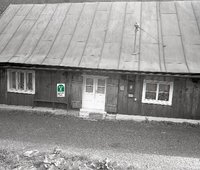 Priečelie baníckeho domu, 1990, foto: K. Patschová/The facade of the miner's house, 1990, photo: K. Patschová (neg. 44883)(neg. 44883)